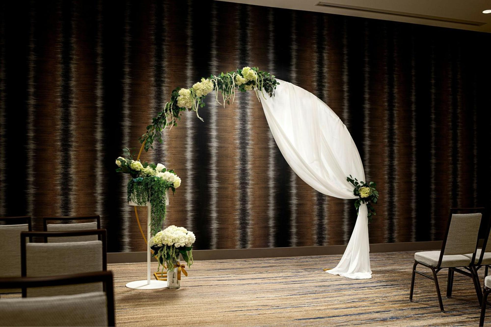Courtyard By Marriott Dallas Downtown/Reunion District Экстерьер фото