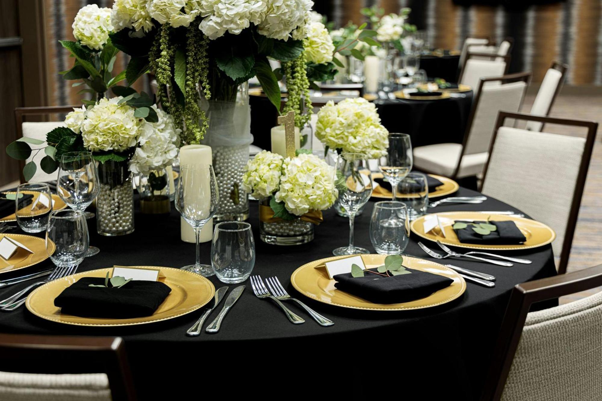 Courtyard By Marriott Dallas Downtown/Reunion District Экстерьер фото