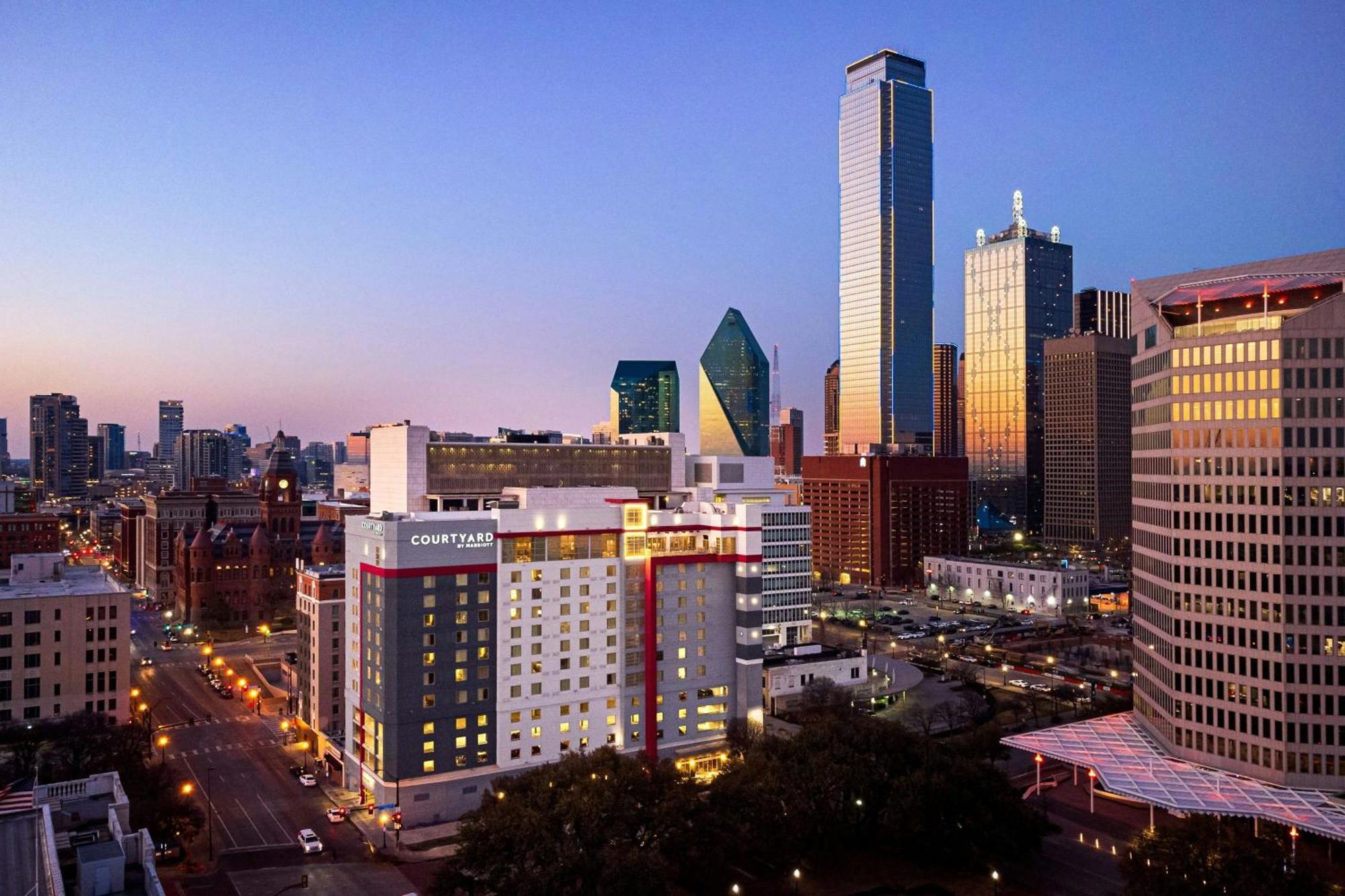 Courtyard By Marriott Dallas Downtown/Reunion District Экстерьер фото