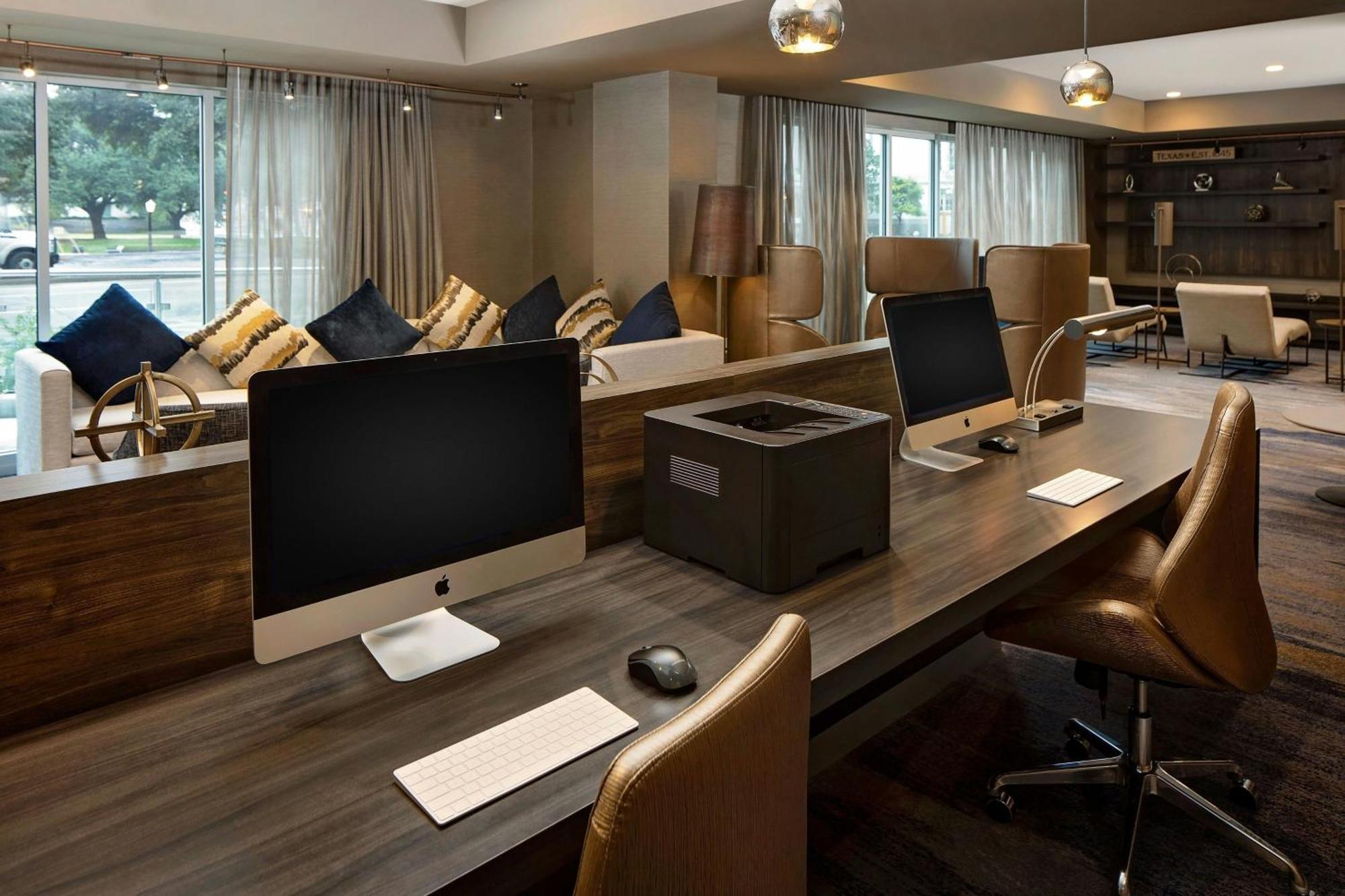 Courtyard By Marriott Dallas Downtown/Reunion District Экстерьер фото