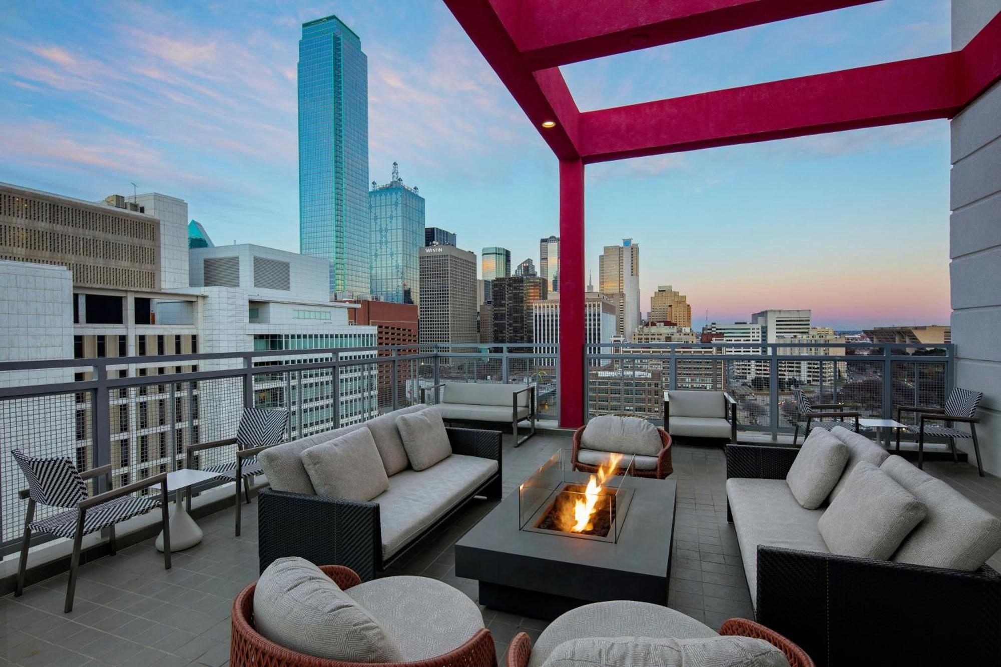 Courtyard By Marriott Dallas Downtown/Reunion District Экстерьер фото