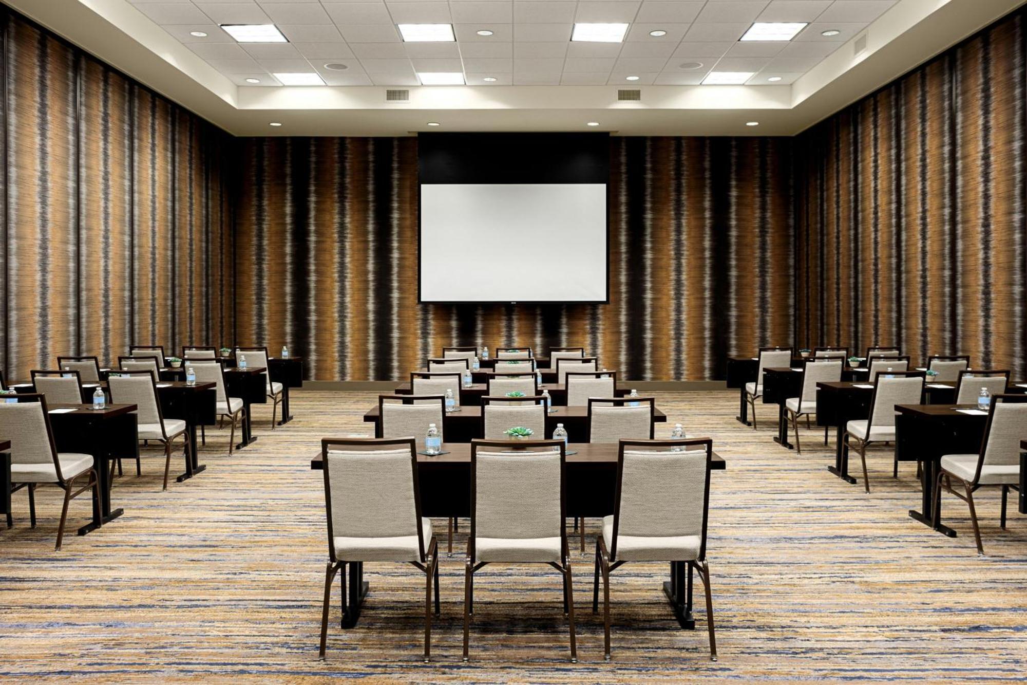 Courtyard By Marriott Dallas Downtown/Reunion District Экстерьер фото