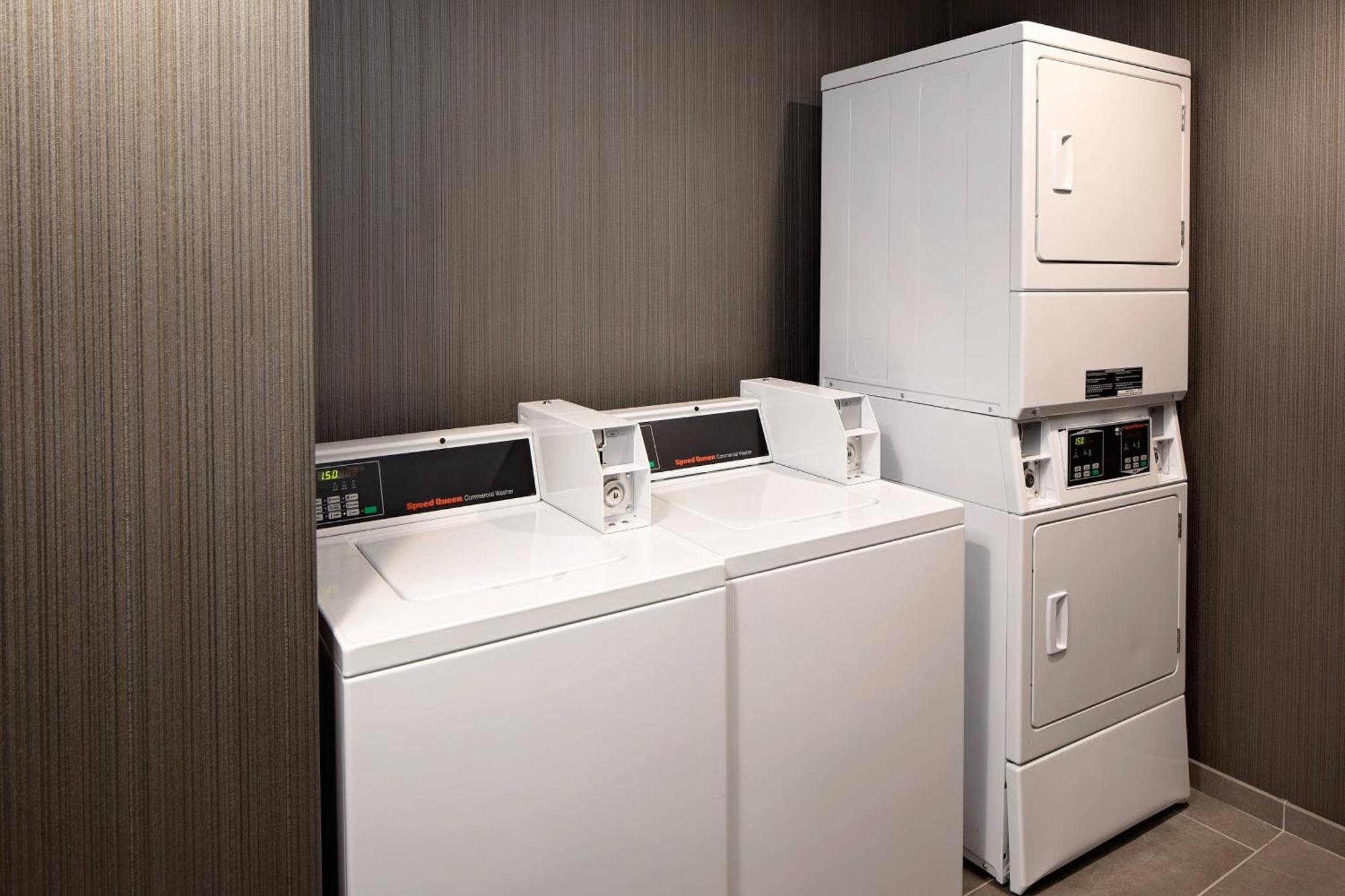 Courtyard By Marriott Dallas Downtown/Reunion District Экстерьер фото